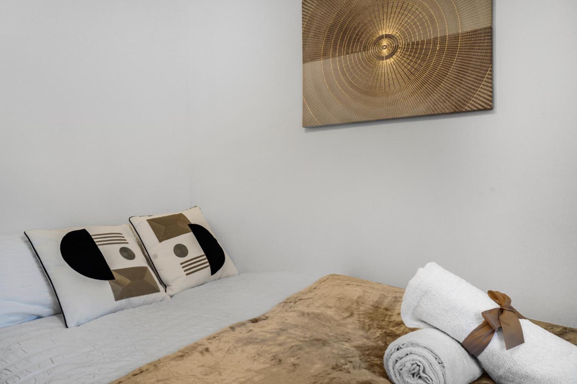 Station & Shops 3Min Walk I Heathrow 15 Mins I X2 Ensuites I Parking X2 Langley Marish Exterior foto