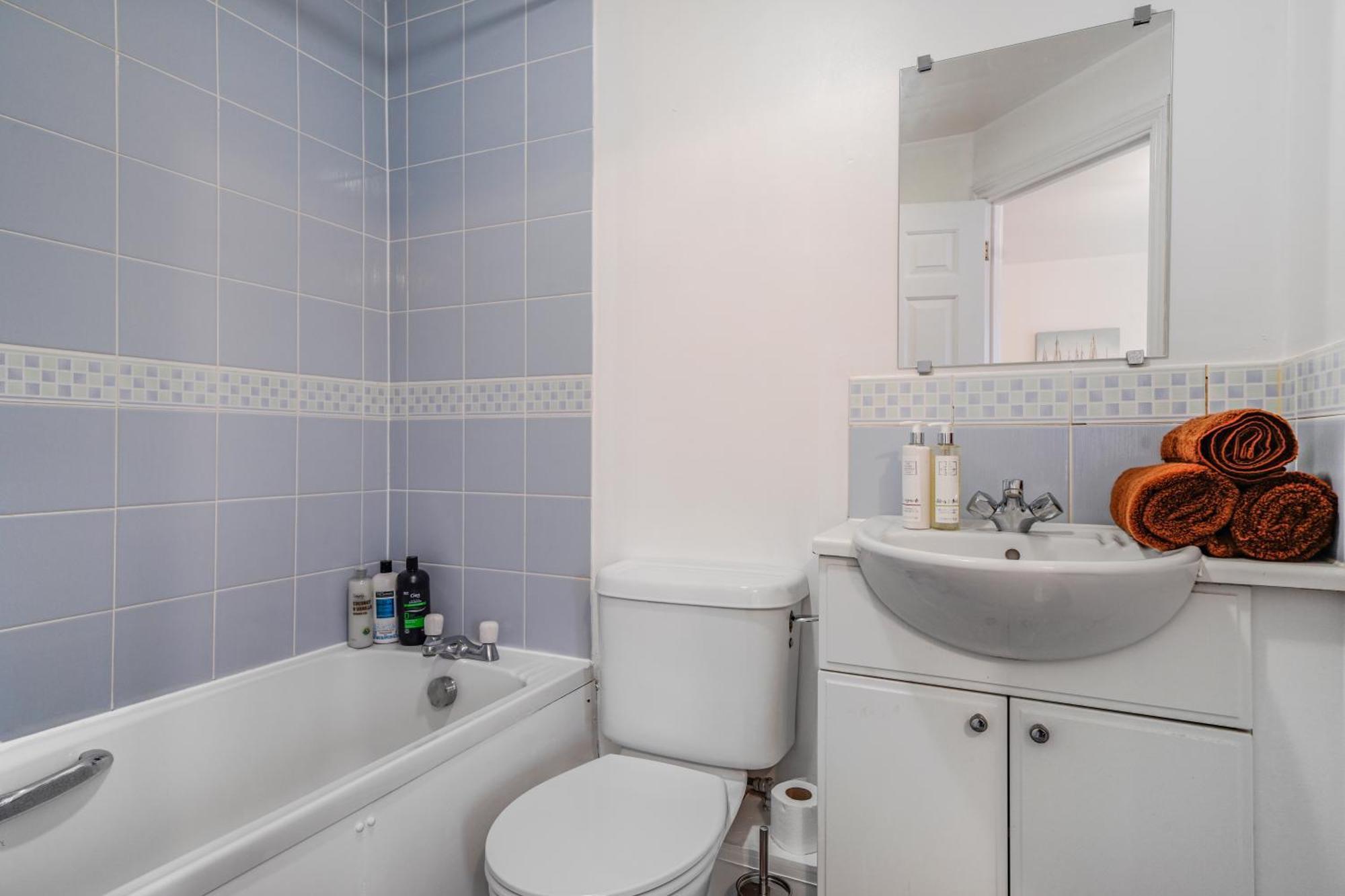 Station & Shops 3Min Walk I Heathrow 15 Mins I X2 Ensuites I Parking X2 Langley Marish Exterior foto