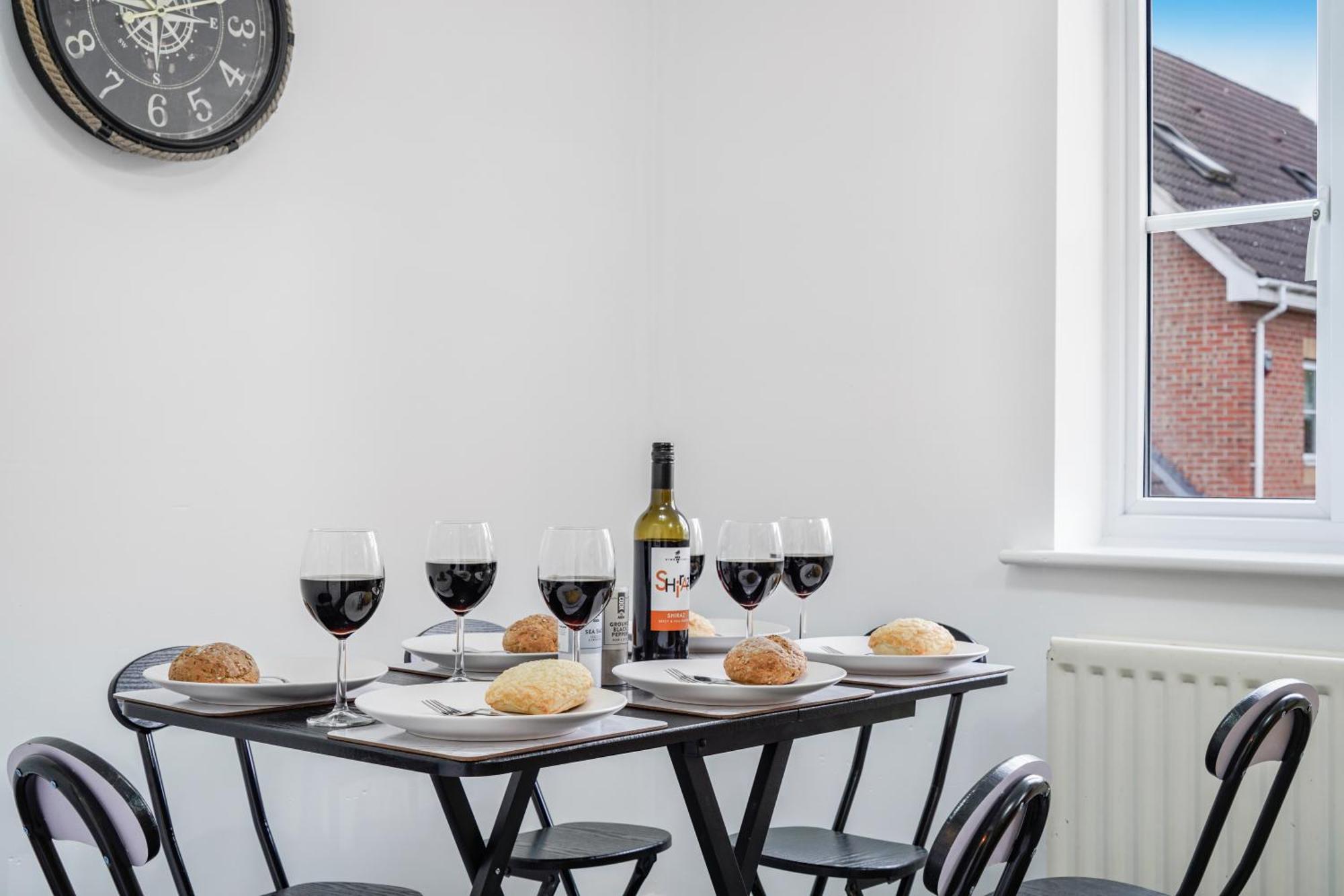 Station & Shops 3Min Walk I Heathrow 15 Mins I X2 Ensuites I Parking X2 Langley Marish Exterior foto