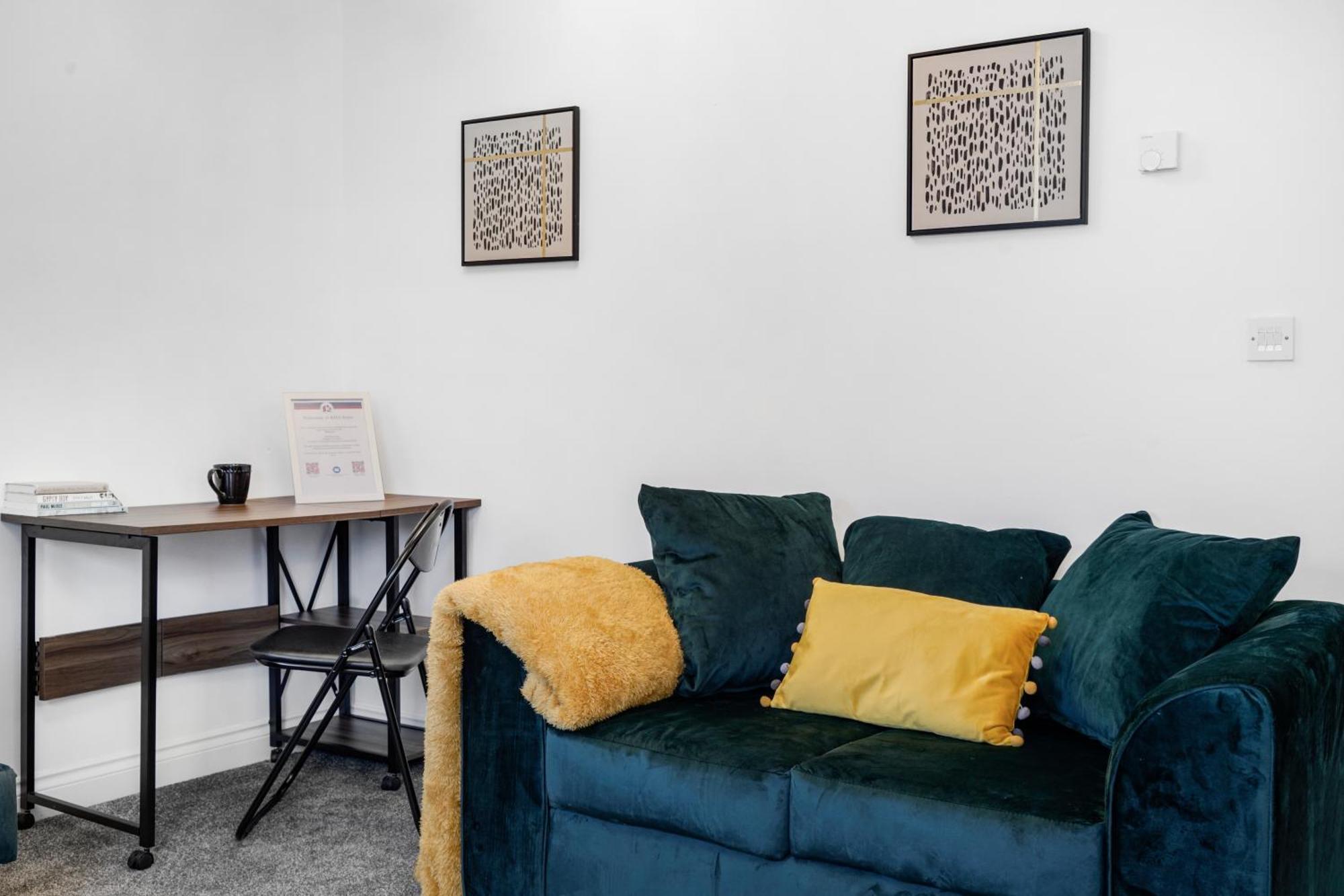 Station & Shops 3Min Walk I Heathrow 15 Mins I X2 Ensuites I Parking X2 Langley Marish Exterior foto