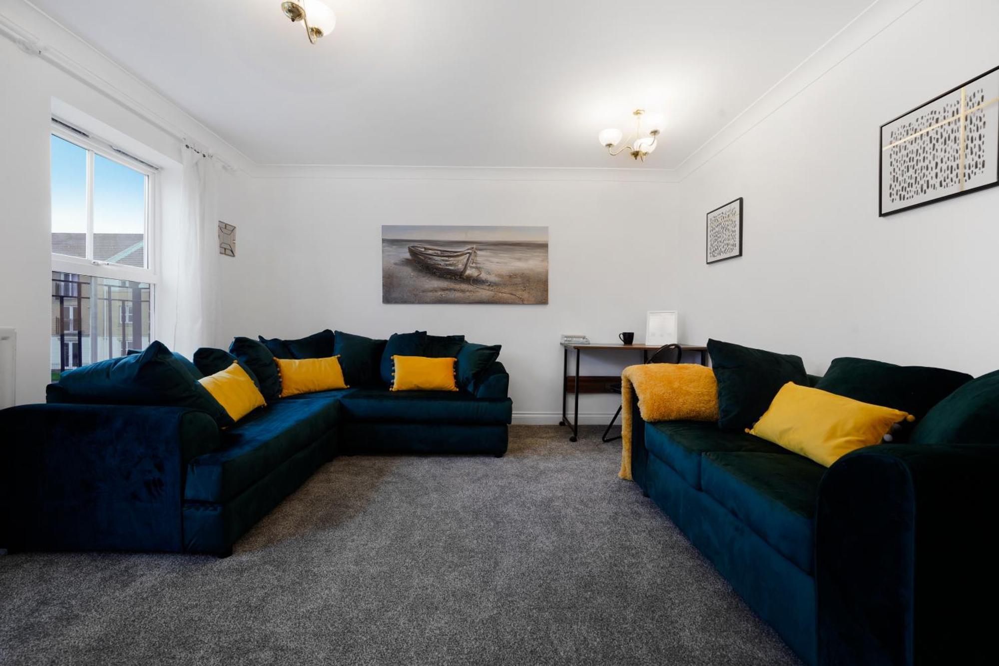 Station & Shops 3Min Walk I Heathrow 15 Mins I X2 Ensuites I Parking X2 Langley Marish Exterior foto